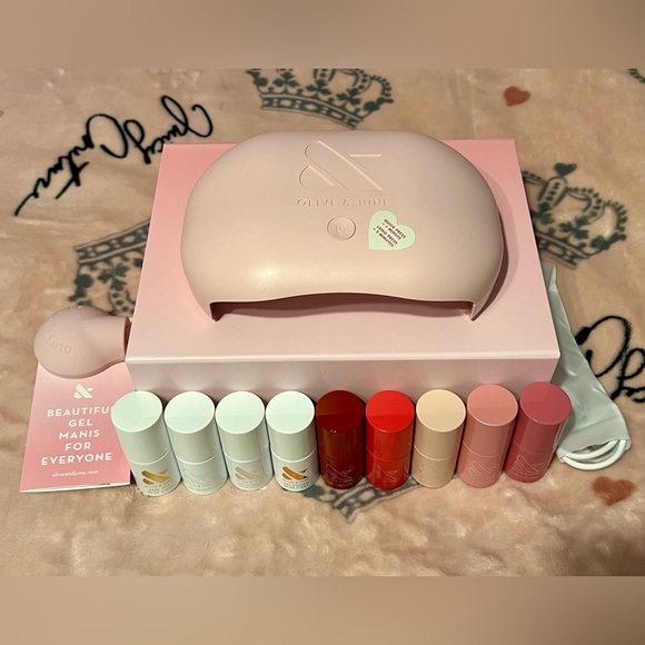 Olive & June Gel Mani System with LED Lamp - Picture 1 of 11